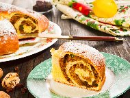 Рецепта Губана - пухкав италиански козунак с плънка от ядки, бисквити и какао